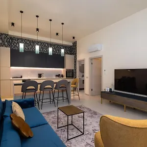 https://the-bridge-city-luxury-apartments.hotelinzadar.com